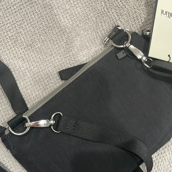 Baggallini- multiple option black bag. Cross body, over shoulder or wristlet. - Picture 10 of 10